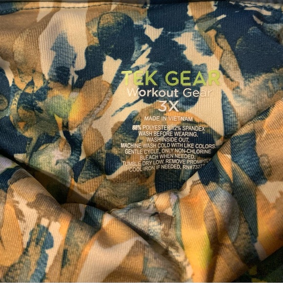 Plus size Tek Gear Green multi-colored 3/4 leggings.  Sz 3X. $13 - Picture 3 of 3